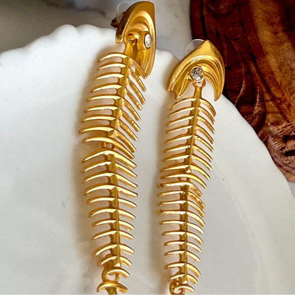 Schiaparelli Inspired Long Gold Tone Fish Skeleton Earrings Pearl Bones Jewelry - Picture 10 of 12